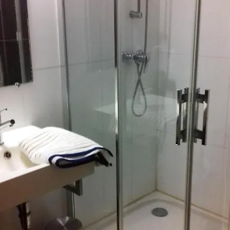 Le Vitrail Equipee Sans Service Repas 1073 Rue Des Carrieres 50700 Bocage Bed and Breakfast