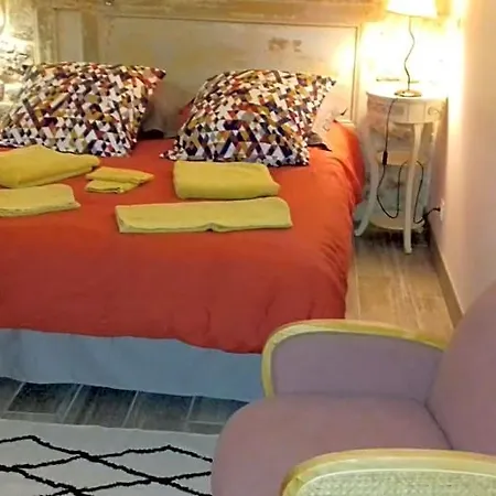 Le Vitrail Equipee Sans Service Repas 1073 Rue Des Carrieres 50700 Bocage B&B
